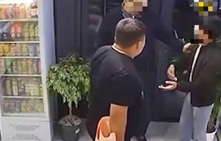 "Цветочный" скандал в Шымкенте: сотрудник ДГД уволился 