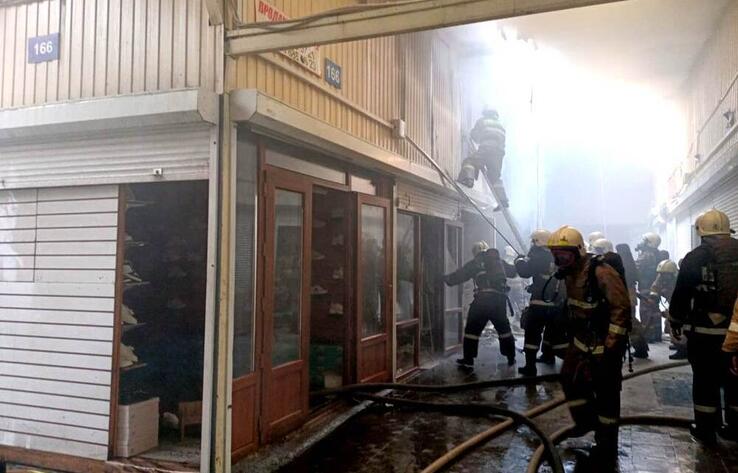 В Алматы вновь горела барахолка