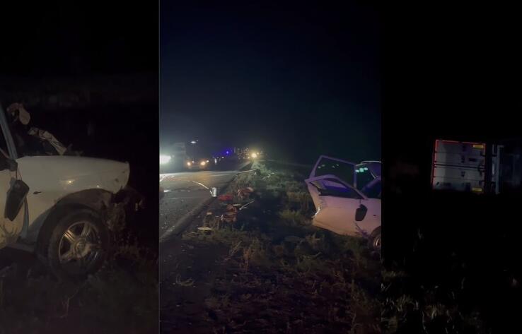 В результате ДТП на трассе в ЗКО погибли шесть человек, в том числе четверо детей
