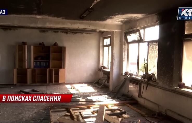Две девушки получили перелом позвоночника, выпрыгнув с третьего этажа во время пожара в школе в Таразе