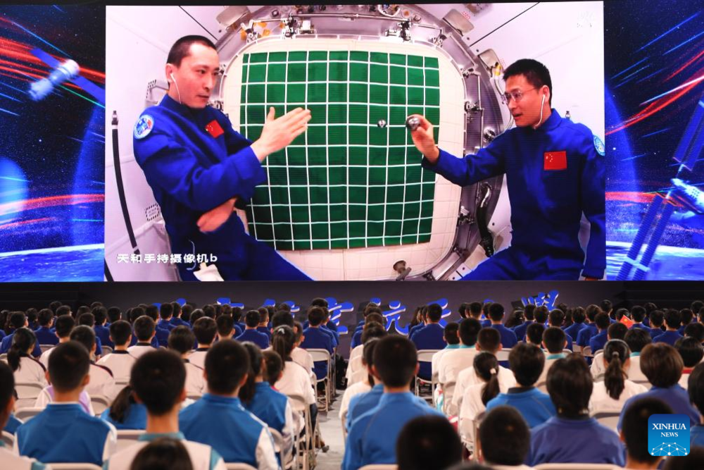 Chinese astronauts deliver lecture from space station
