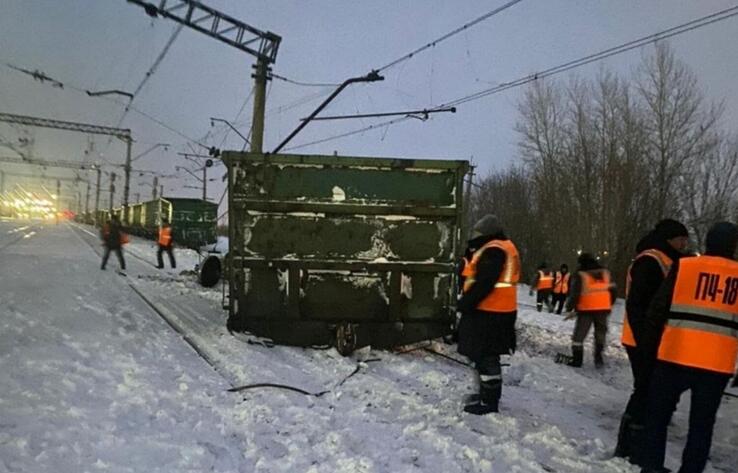 В Петропавловске тепловоз столкнулся с поездом 