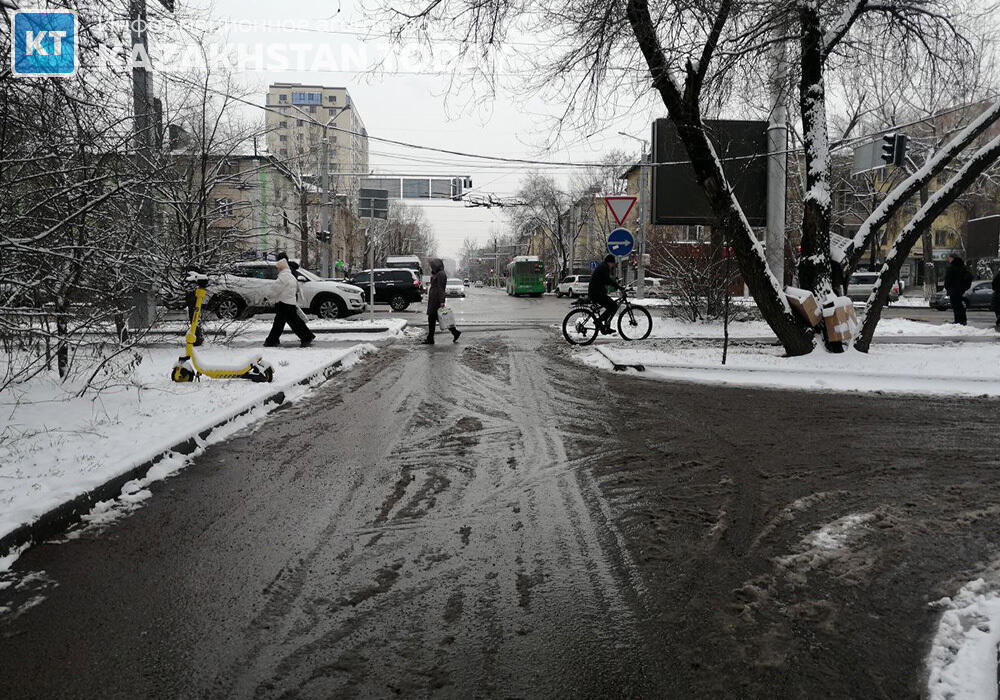 First snow fell in Almaty