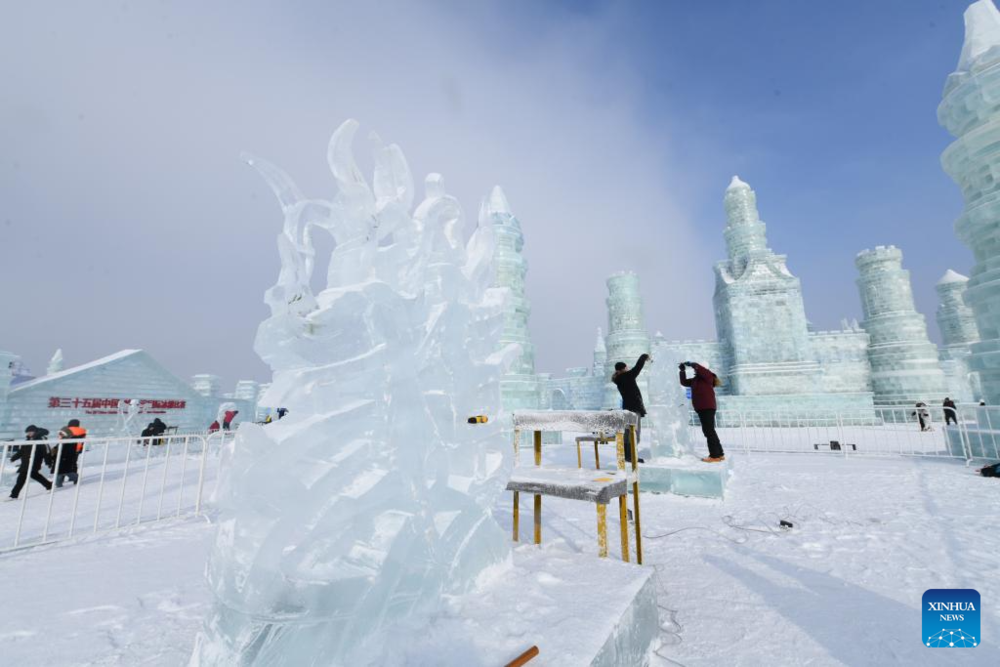 В китайском Харбине построили ледяной город. Фото: Xinhua/Wang Song