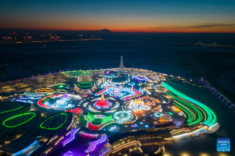 В китайском Харбине построили ледяной город. Фото: Xinhua/Zhang Tao
