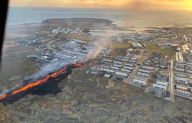 Volcano erupts in Iceland, flowing lava reaches fishing town