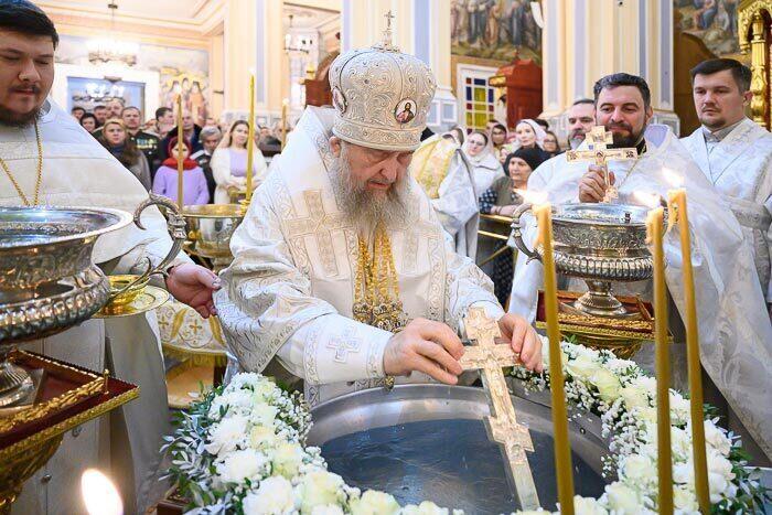 Крещение: в Казахстане проходят купания в проруби
