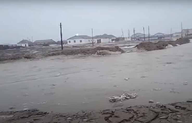 Угроза подтопления домов возникла в одном из районов Атырауской области
