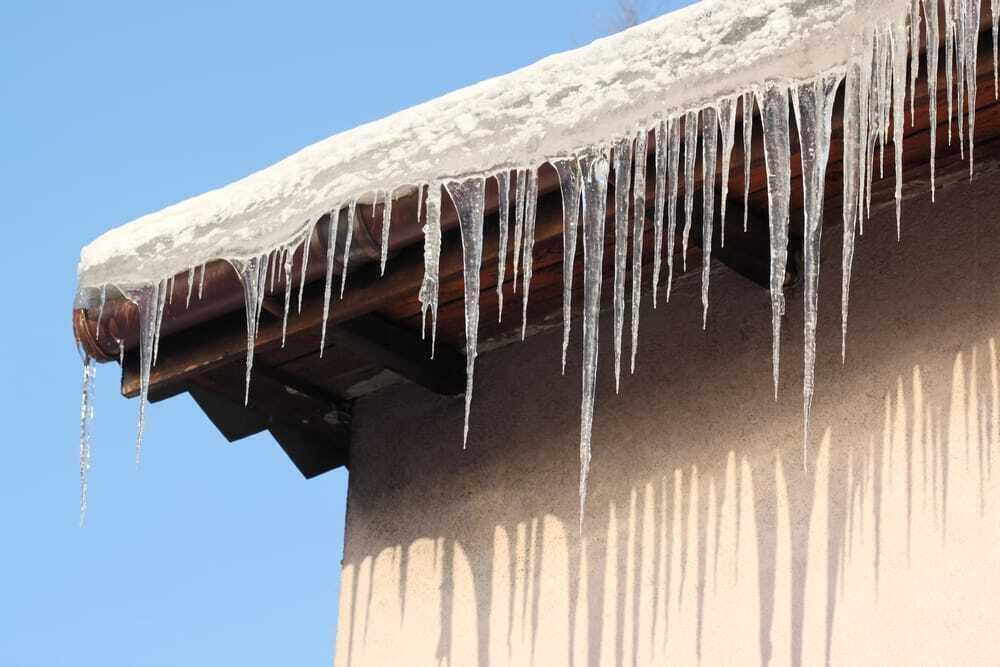 Scary Video Shows Blocks Of Ice Falling From High-Rise House In Almaty 