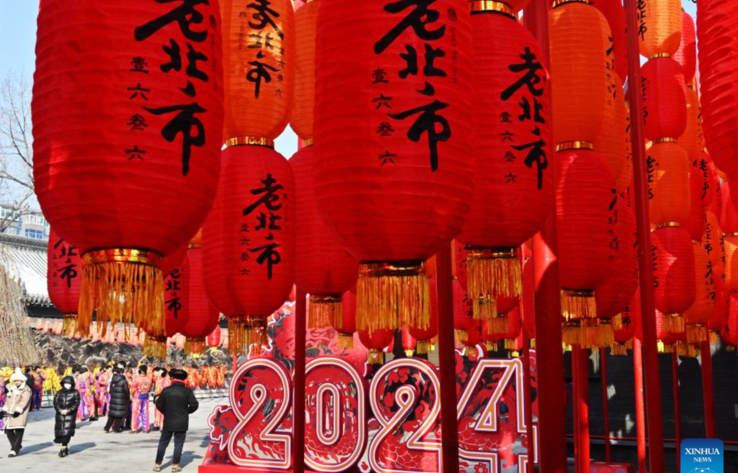 People across China enjoy Spring Festival holiday