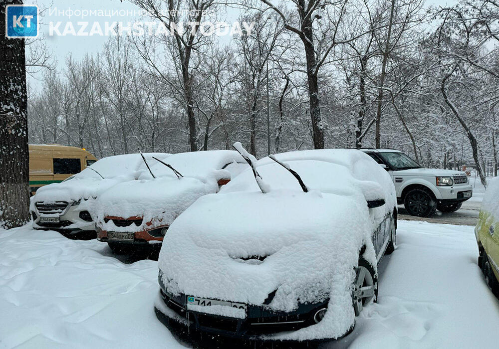 Алматы после сильного снегопада