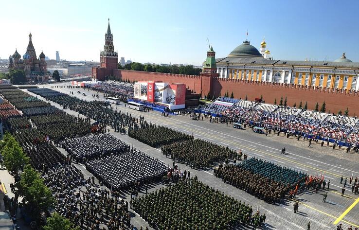 На Красной площади начался парад Победы
