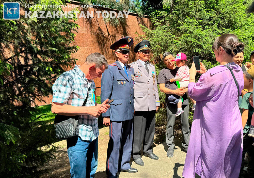 Алмаатинцы отмечают День Победы


