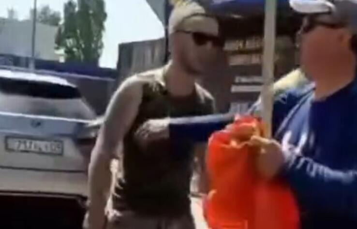 Сорвавшего советский флаг с автомобиля алматинца наказали