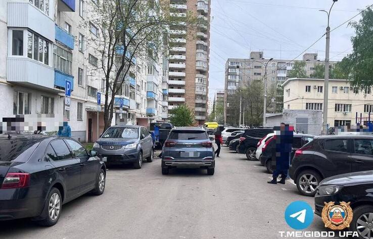 В Уфе водитель иномарки во дворе дома сбил 10-летнего мальчика: ребенок доставлен в больницу
