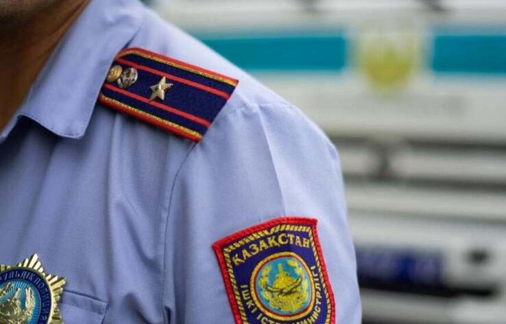 В Павлодаре школьник ранил ножом учителя и одноклассника