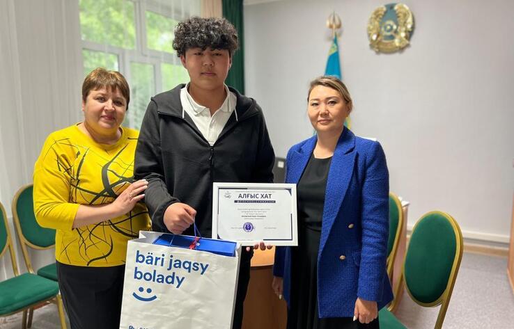 Школьник спас пятилетнего мальчика от падения с четвертого этажа в Астане