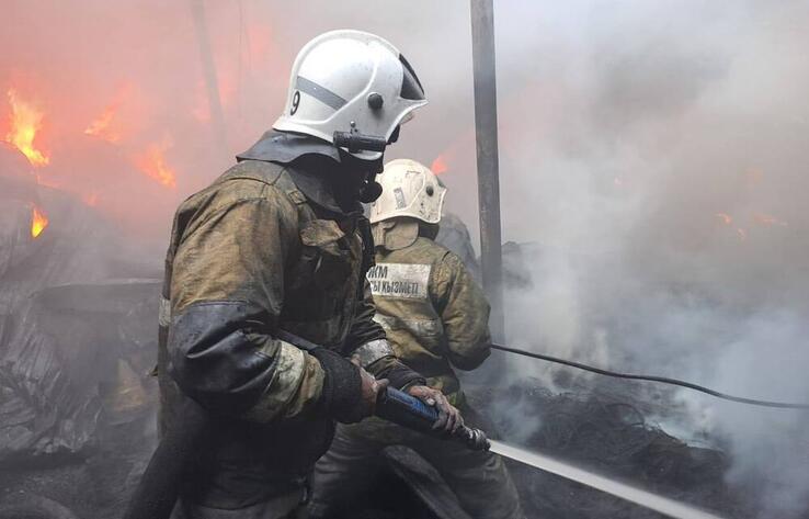 В Алматы пожарные спасли восемь человек