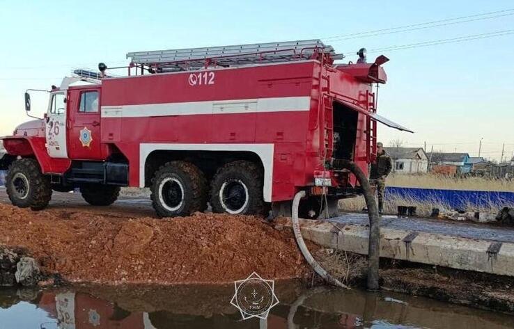 В Казахстане из-за паводков от мира отрезаны более 20 населенных пунктов
