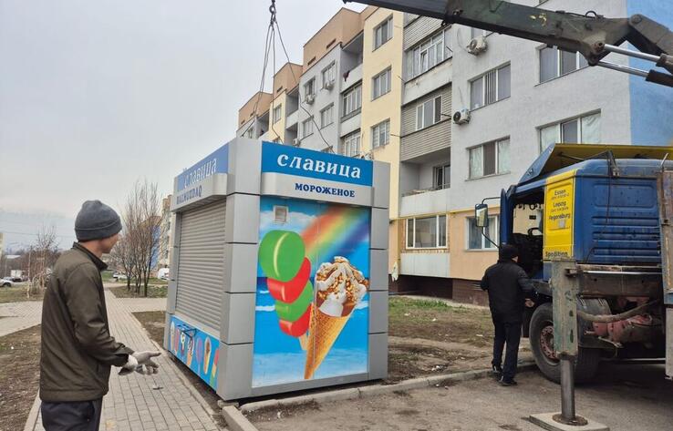 В Алматы снесли свыше 100 незаконных торговых объектов