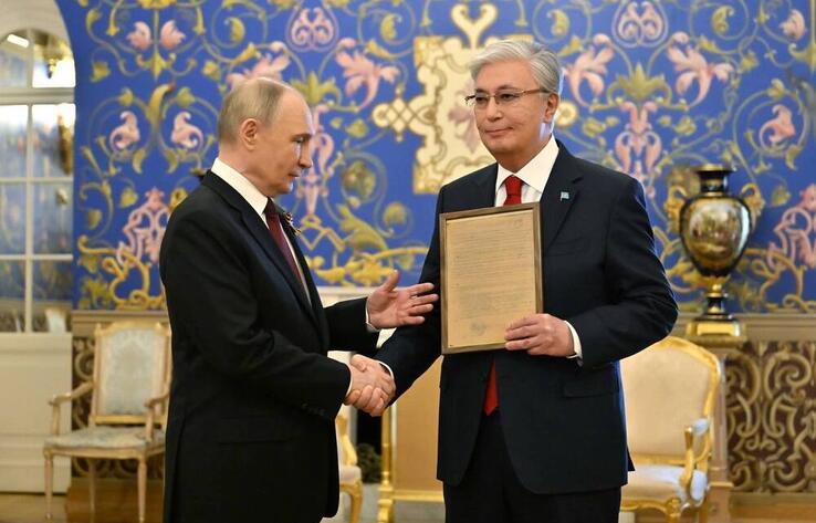 Президент России передал лидеру Казахстана наградной лист на присвоение его отцу звания Героя СССР