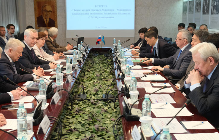 Science - Education - Industry: Kazakh Delegation Led by Serik Zhumangarin Visits Science City in Novosibirsk Region (Russia)