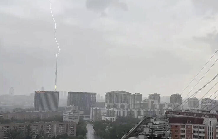 Москву затопило: ливень, град и гроза парализовали город