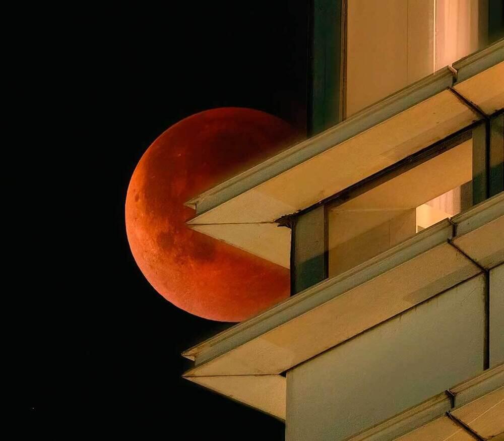 Total Lunar Eclipse Over Kazakhstan - "Blood Moon" September 7. Images | instagram/dots_foto