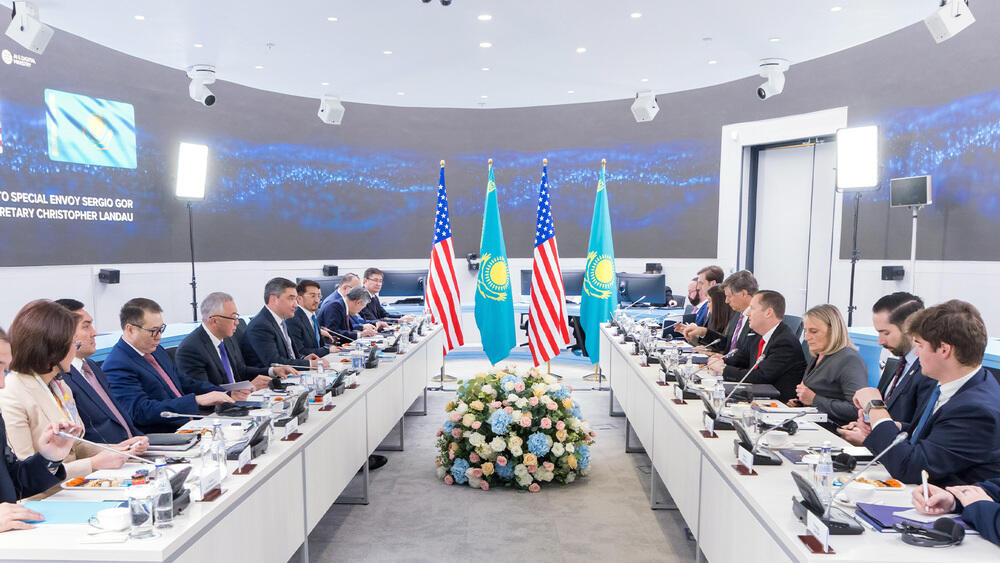 ҚР Премьер-министрі Олжас Бектенов АҚШ Президентінің арнайы өкілі Серджио Гормен және АҚШ Мемлекеттік хатшысының бірінші орынбасары Кристофер Ландаумен сауда-экономикалық ынтымақтастық мәселелерін талқылады
