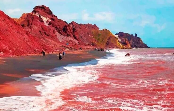 Hormuz Beach Turns Blood Red 