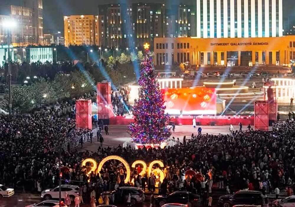 В городах Казахстана зажгли огни на новогодних елках. Фото: Акимат Шымкента