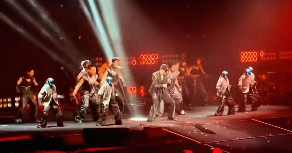 Chinese robots wowed audiences with somersaults at a concert