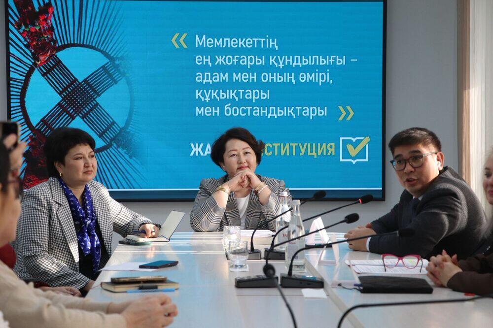 В ВКО медицинские работники обсудили проект новой Конституции
