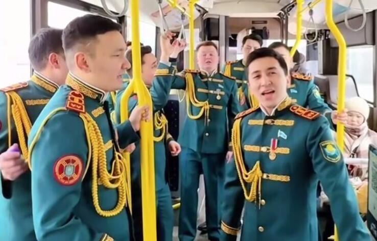 Songs and Flowers on the Road: National Guard Choir Congratulates Women of Astana