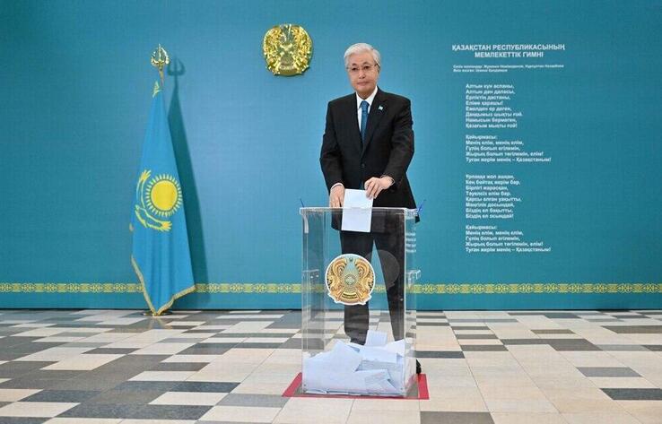 Tokayev casts his vote in Constitutional Referendum