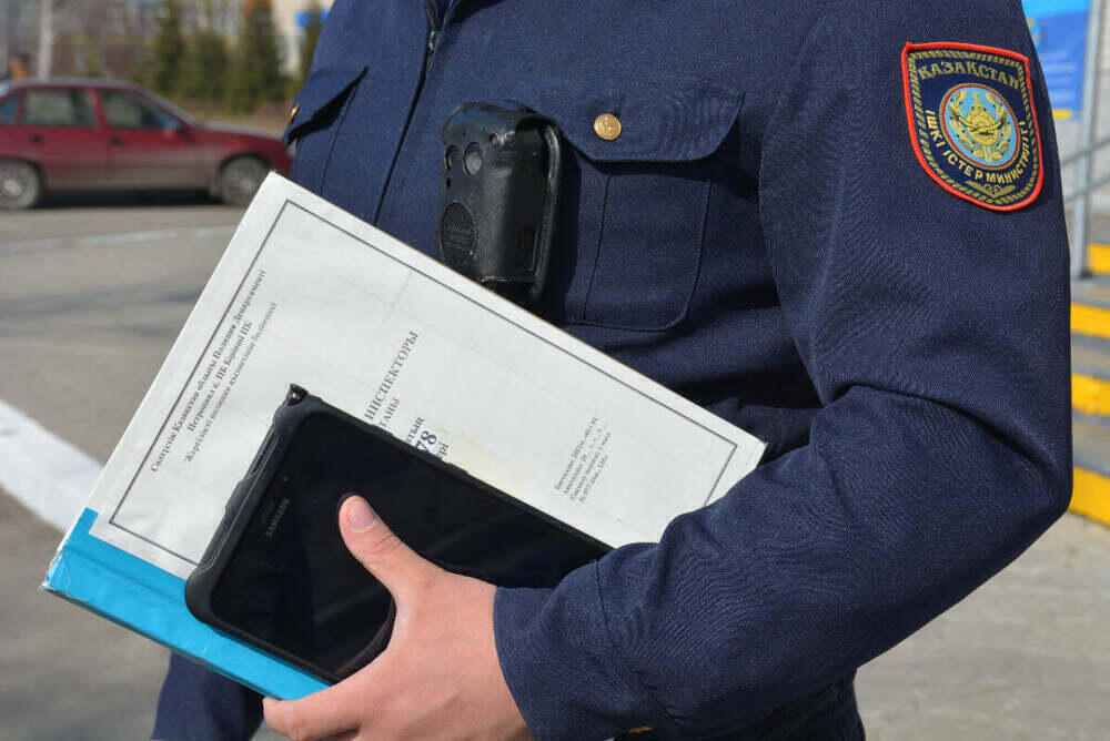 По факту нападения на полицейских в Атырау возбуждено уголовное дело