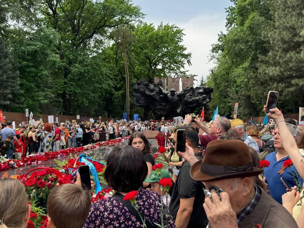 Акция "Батырларға тағзым - мәңгі жадымызда" прошла в Алматы. Фото: Kazakhstan Today
