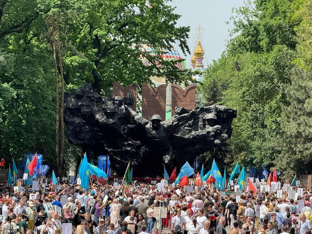 "Batyrlarğa tağzym - mäñgi zhadyymyzda" Campaign Held in Almaty. Images | Kazakhstan Today