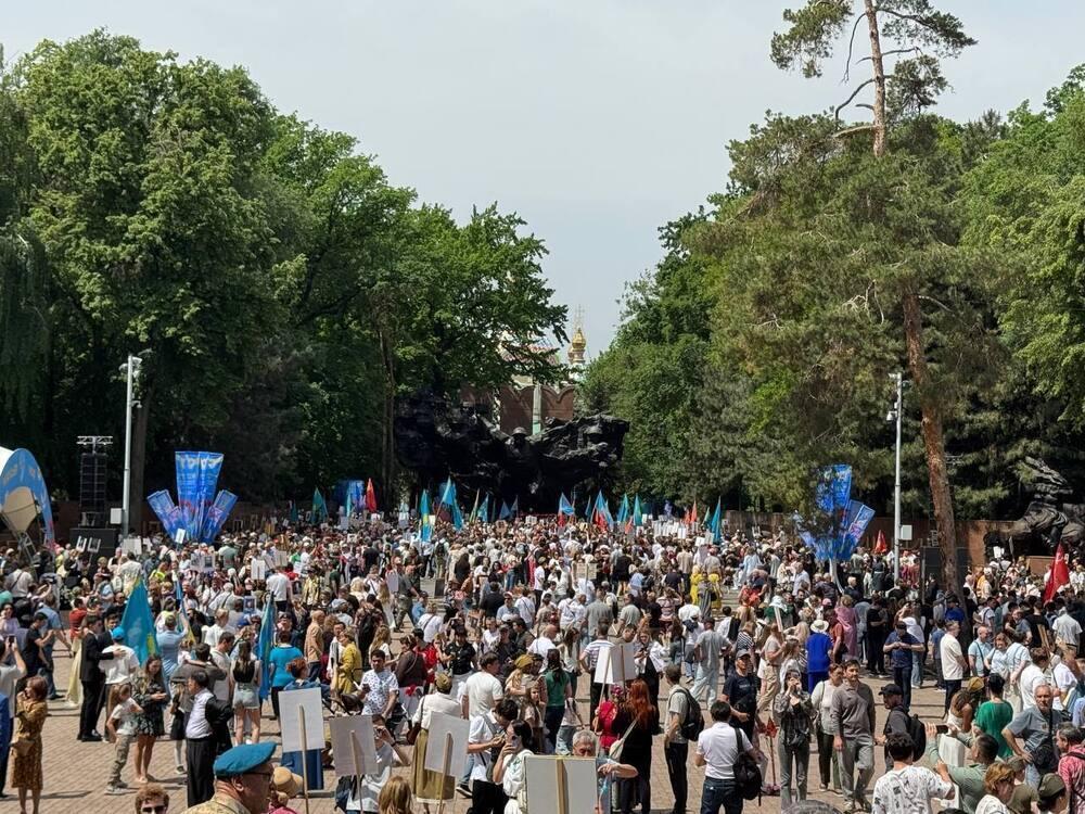 "Batyrlarğa tağzym - mäñgi zhadyymyzda" Campaign Held in Almaty. Images | Kazakhstan Today