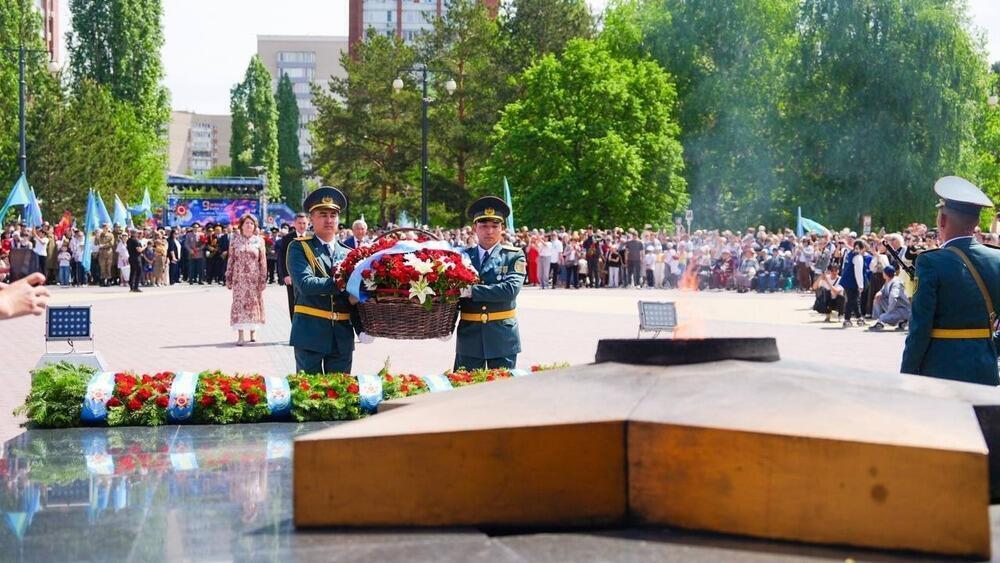 People Gather at the Eternal Flame to Honor WWII Heroes. Images | gov.kz