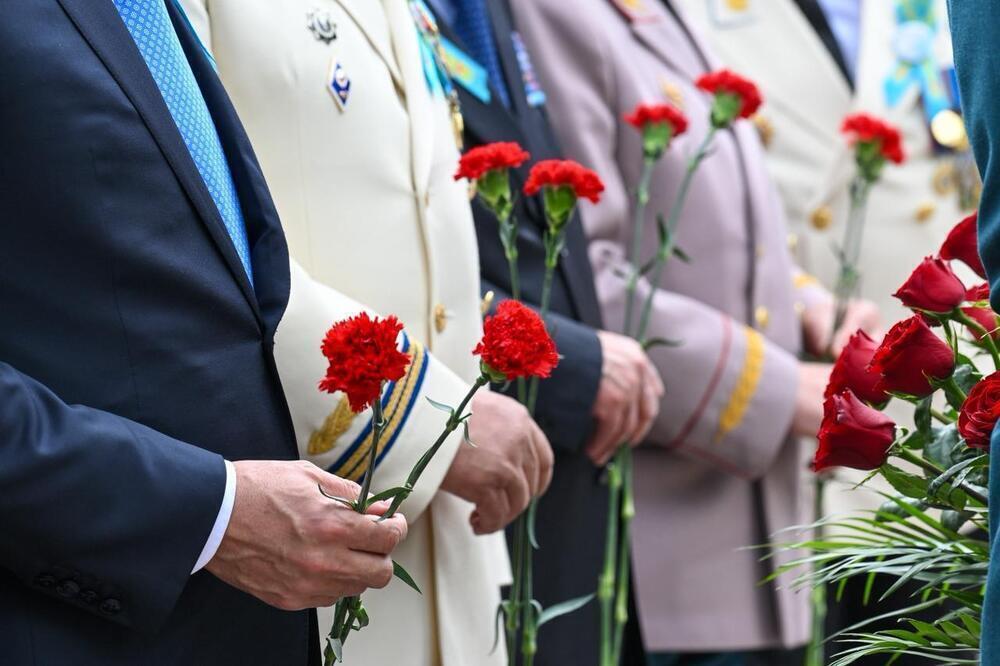 People Gather at the Eternal Flame to Honor WWII Heroes. Images | gov.kz