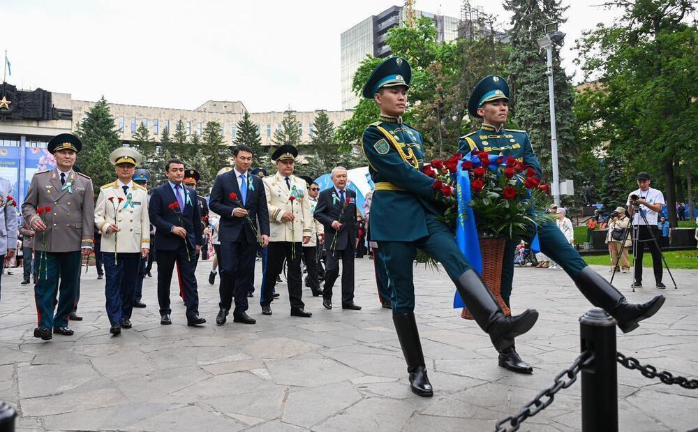 People Gather at the Eternal Flame to Honor WWII Heroes. Images | gov.kz
