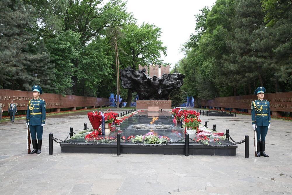 People Gather at the Eternal Flame to Honor WWII Heroes. Images | gov.kz
