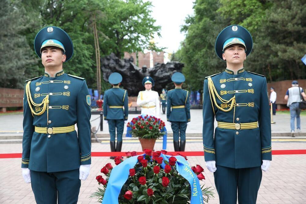 People Gather at the Eternal Flame to Honor WWII Heroes. Images | gov.kz