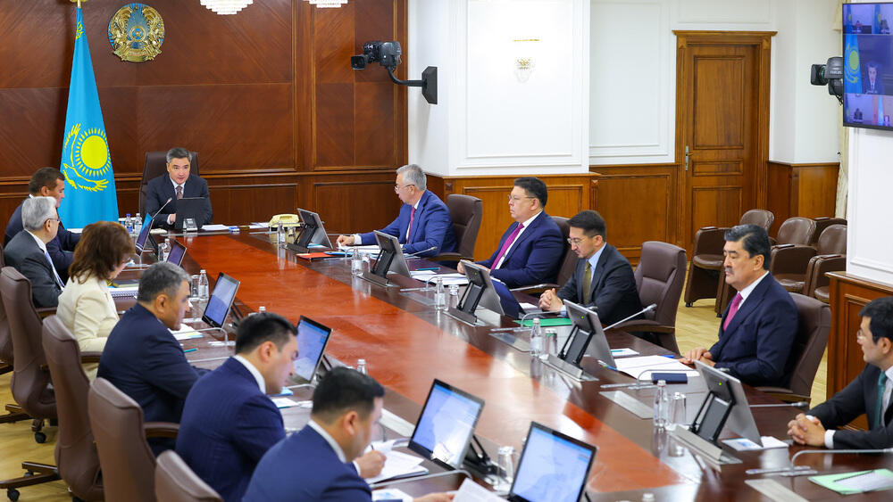 Олжас Бектенов егіншілерді жеңілдетілген отынмен, тыңайтқыштардың қажетті көлемімен және өзекті метеорологиялық болжамдармен уақтылы қамтамасыз етуді тапсырды 