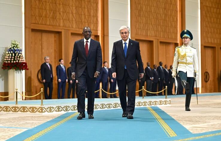 Tokayev welcomes Kenyan President William Ruto at Independence Palace ahead of high-level talks