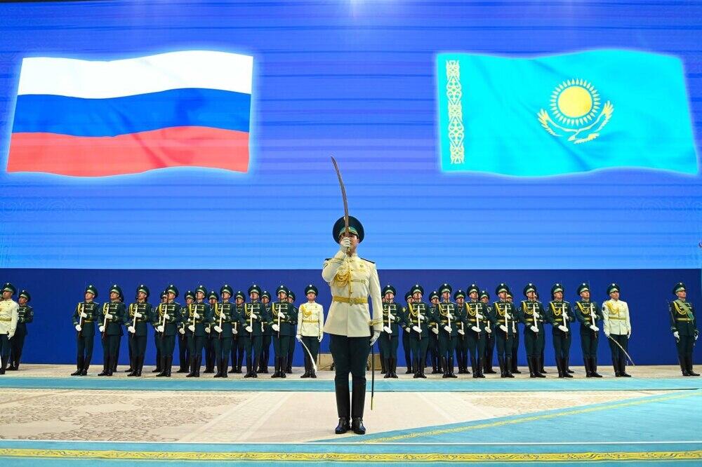 В Астане состоялась торжественная встреча Владимира Путина. Фото: Akorda