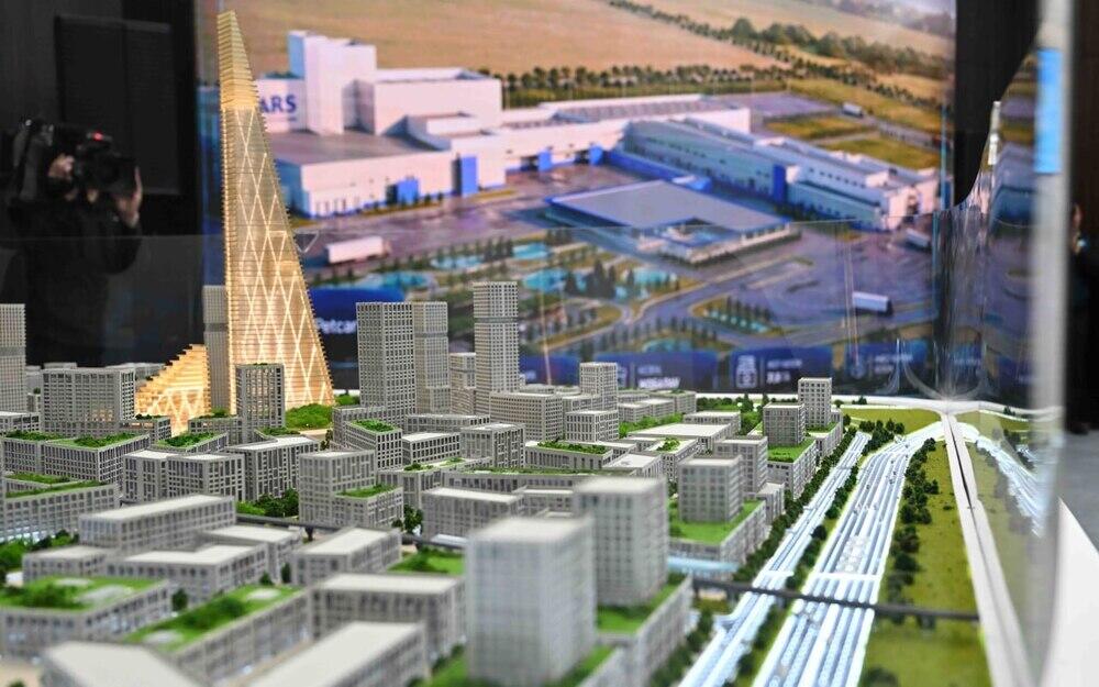 Мемлекет басшысы Алатау қаласының даму барысымен танысты