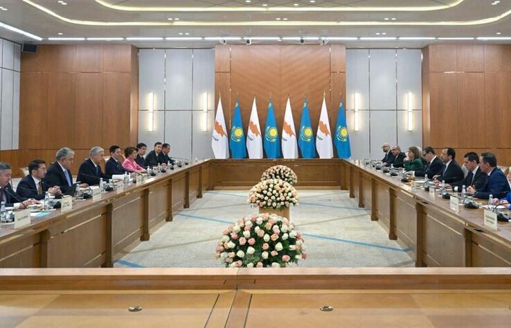 Қазақстан мен Кипр президенттері кеңейтілген құрамда келіссөз жүргізді