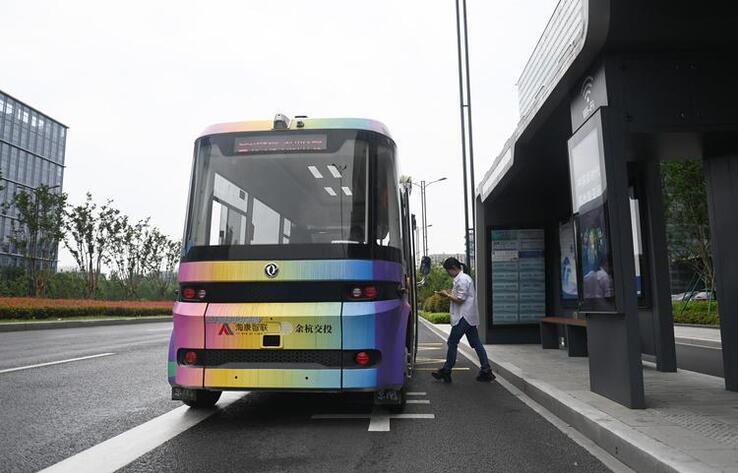 Xi Story: A bus ride across China's urban-rural divide